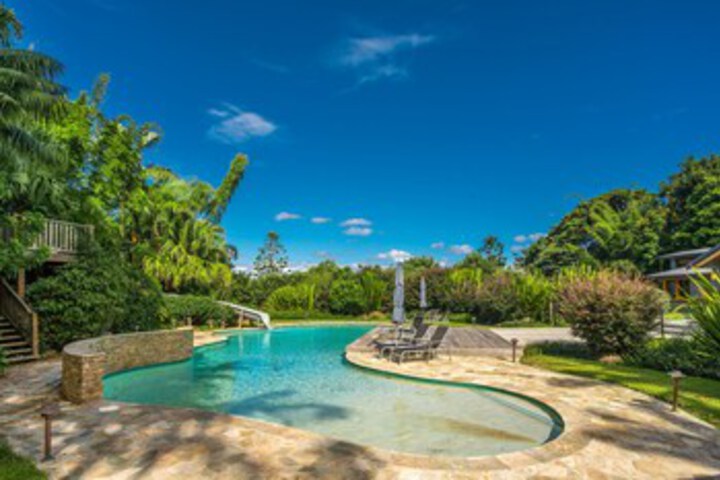 Pool 24 of 33