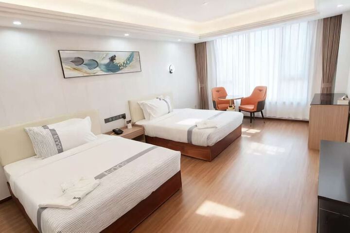 Room 16 of 33