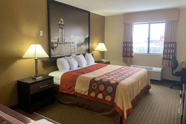 1 Queen Bed Accessible Room (1 of 2)