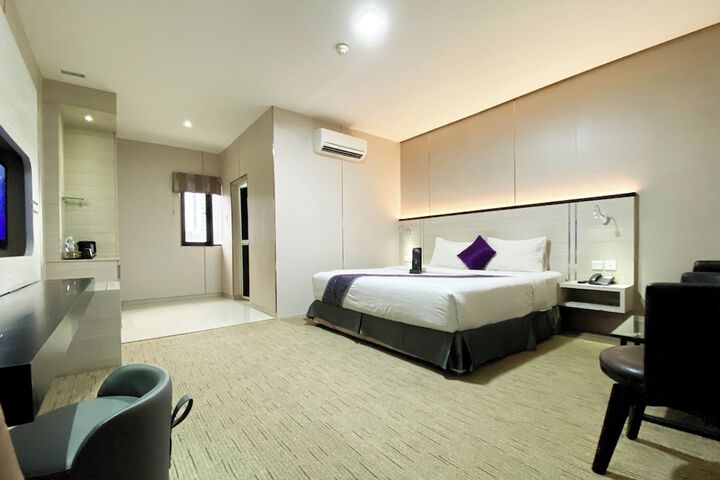 Room 12 of 63