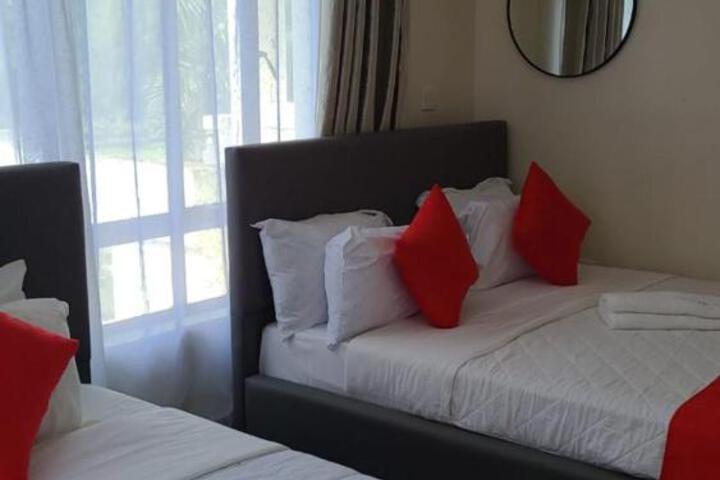 The Loch Hotel Bondo