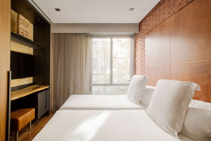 Room 26 of 61