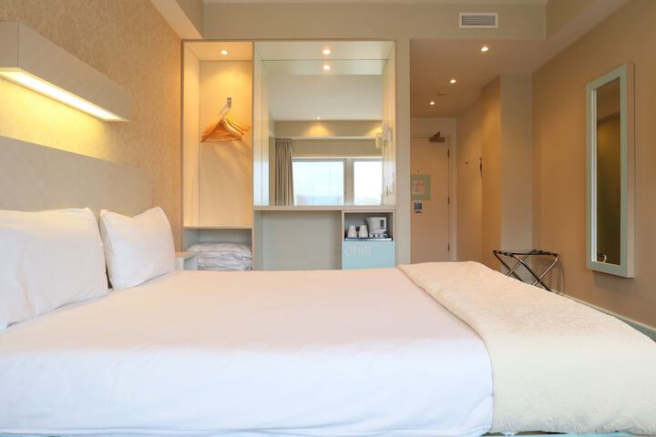 Room 18 of 80