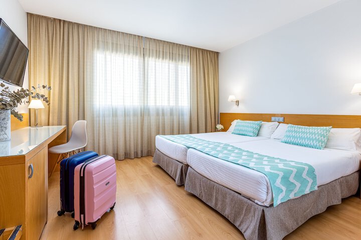Room 4 of 28