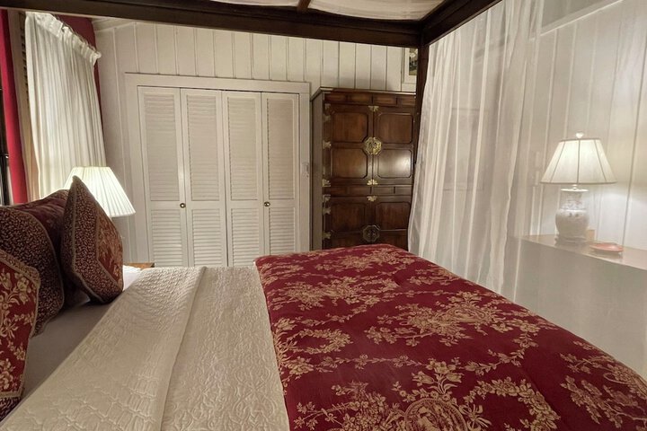 Room 104 of 148