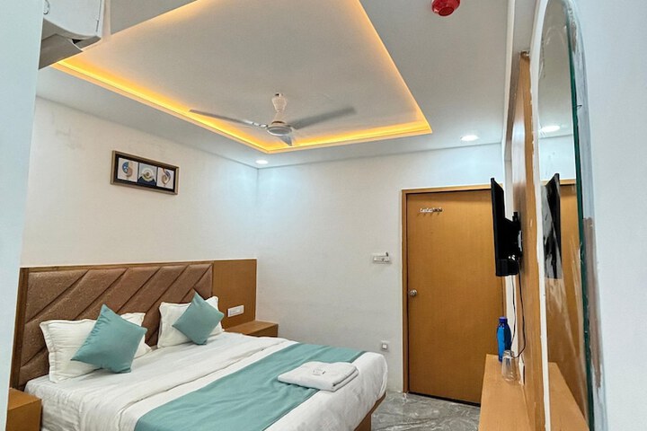 Room 13 of 26