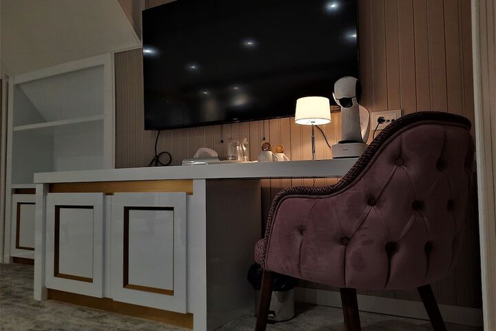 Room 18 of 101