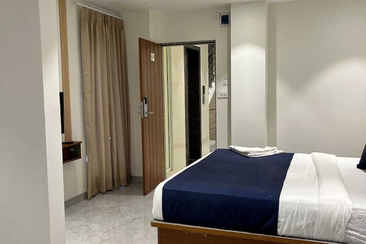 Room 8 of 20