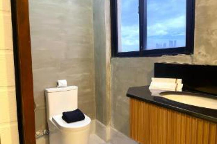Room 6 of 24