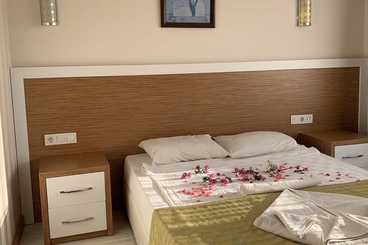 Room 10 of 33