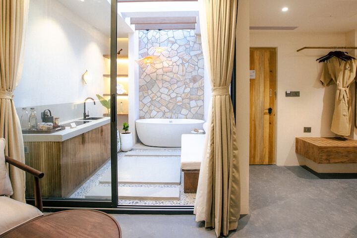 Room 5 of 94