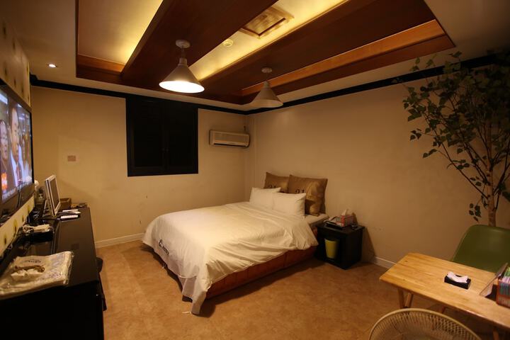 Room 28 of 52
