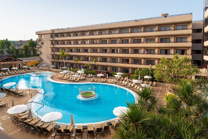 Hotel Pool