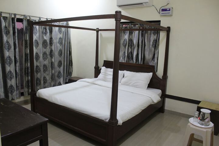 Room 2 of 50