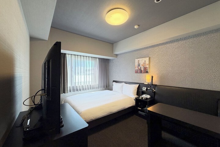 Room 14 of 27