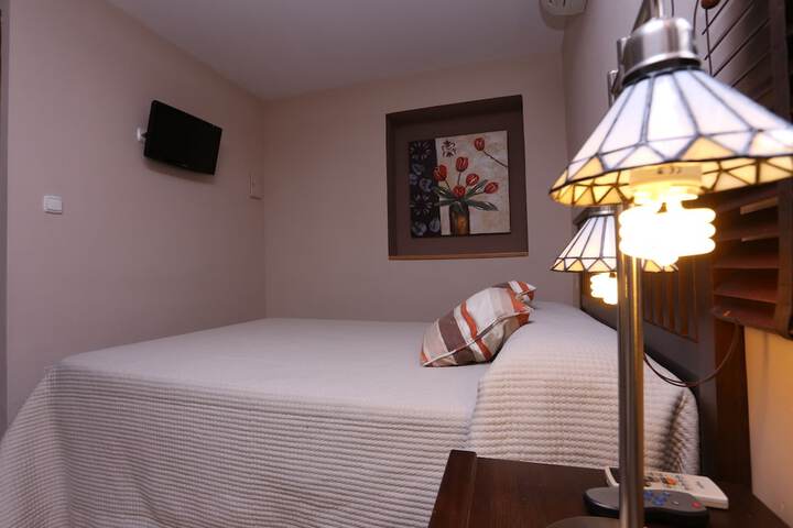 Room 13 of 46