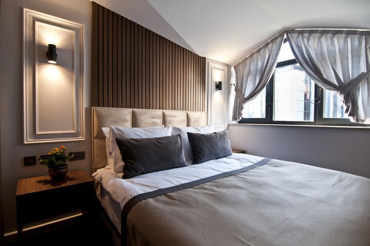 Room 36 of 76