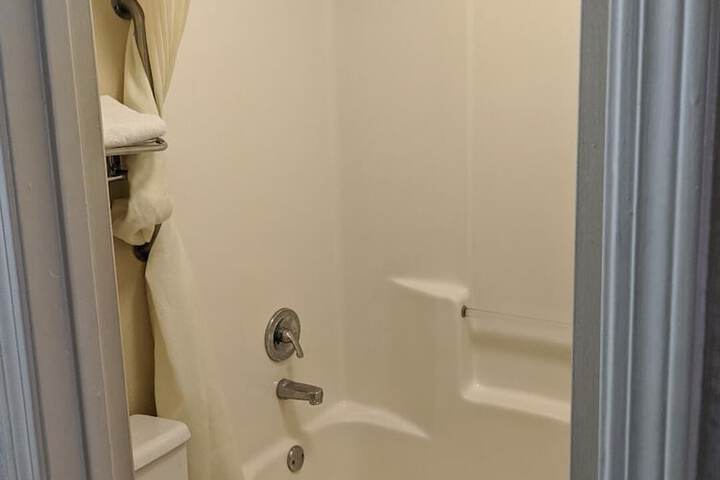 Room 17 of 28