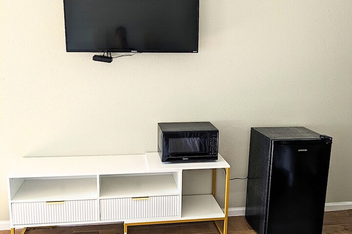 Room 6 of 27
