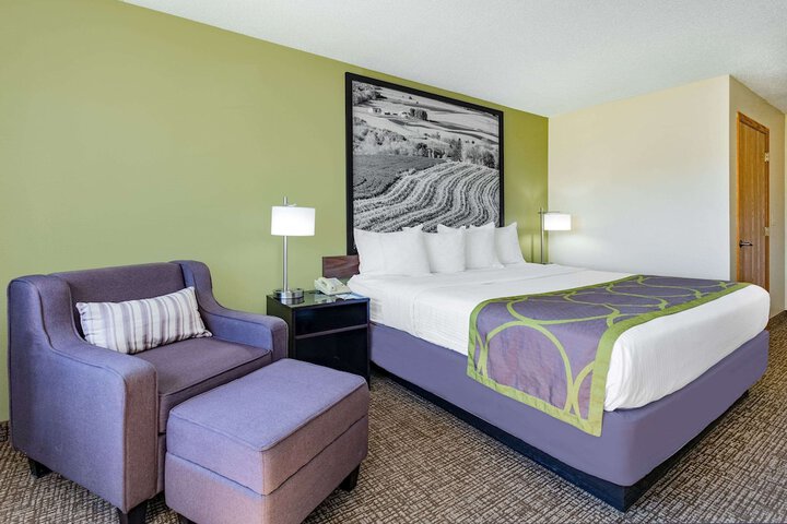 Room 4 of 27