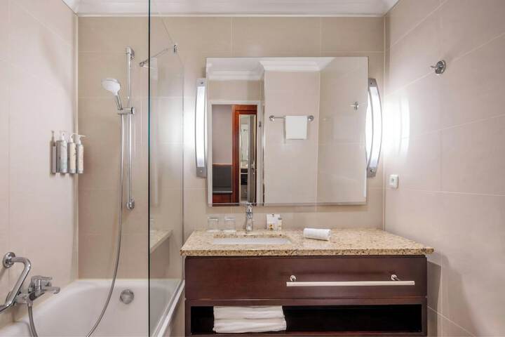 Room 44 of 160