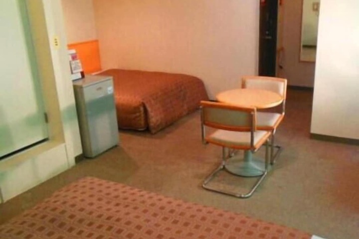 Room 13 of 40