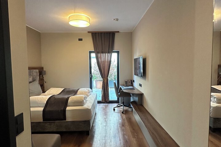 Room 26 of 100