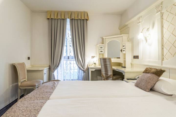 Room 12 of 50