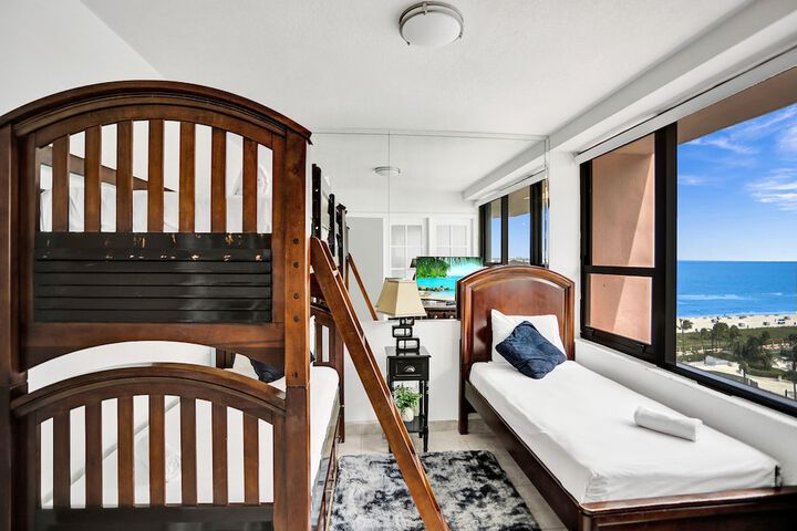 Room 44 of 723