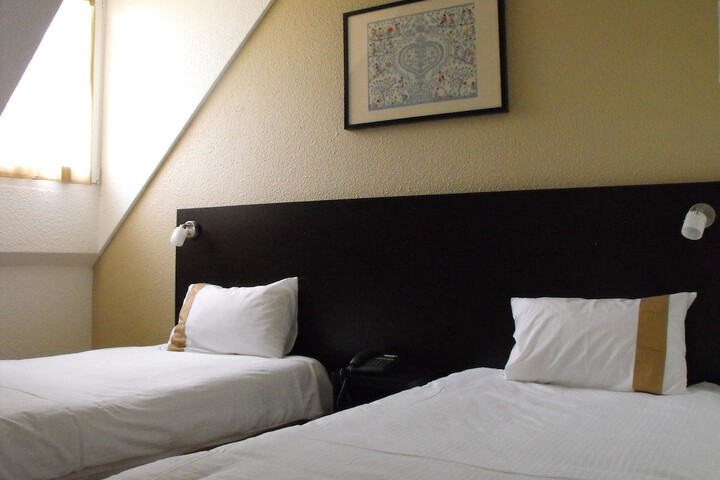 Room 12 of 29