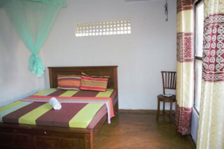 Room 10 of 14