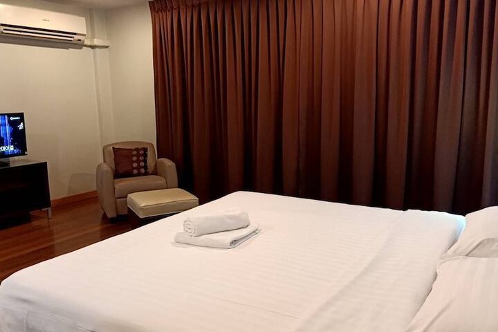 Room 28 of 45