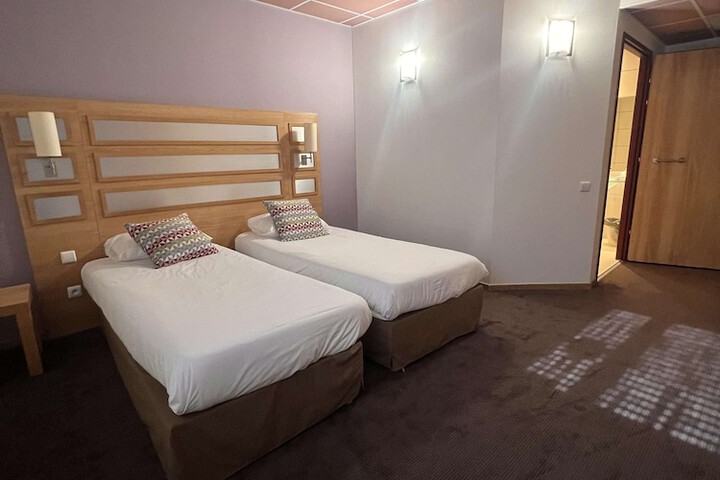 Room 15 of 98