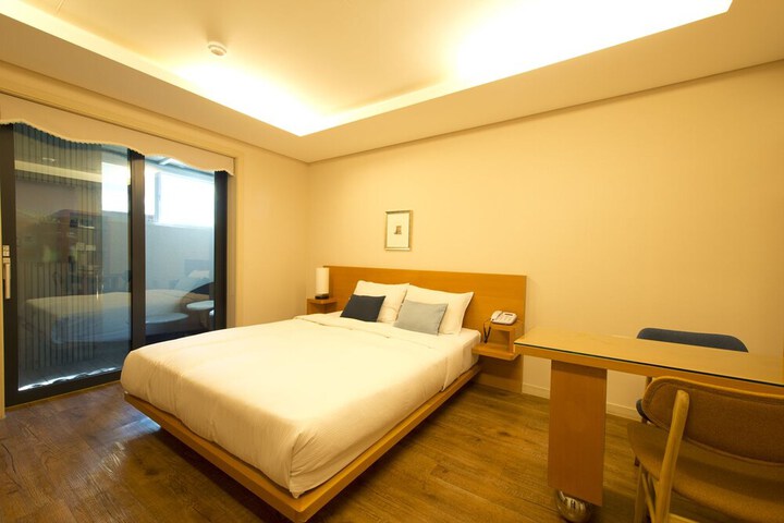 Room 11 of 74