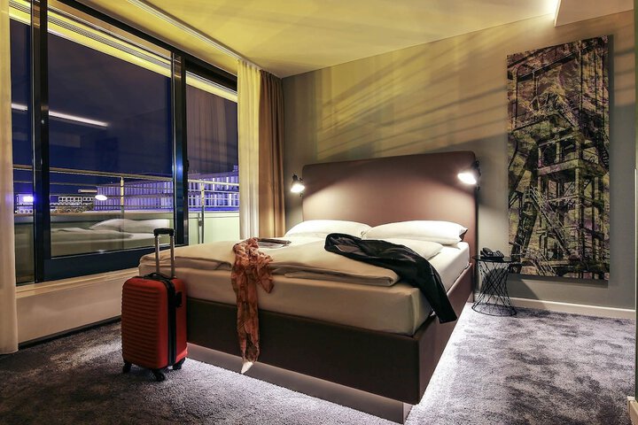 Room 8 of 43