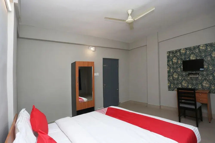 Room 6 of 12