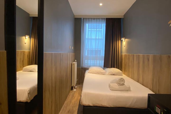 Room 47 of 125