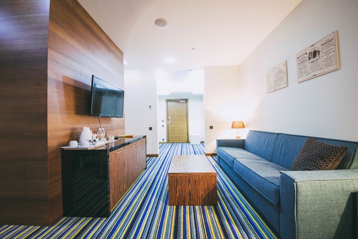Room 7 of 75