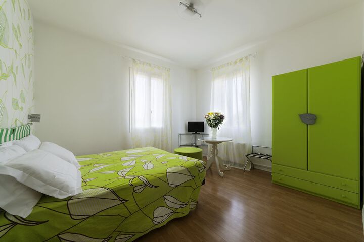 Room 18 of 68