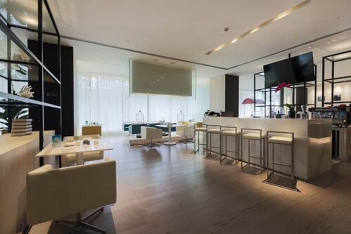 Entrance & Lobby