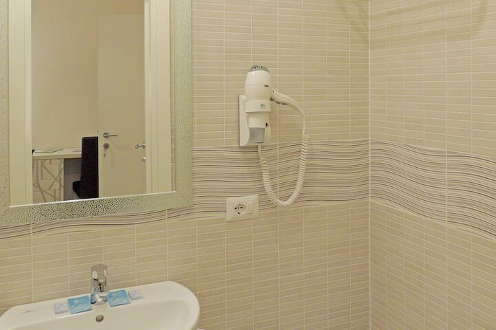 Room 19 of 37