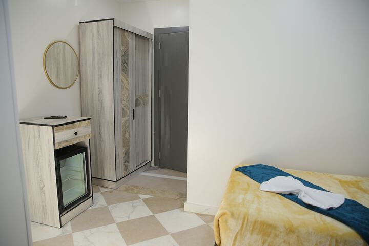 Room 8 of 99
