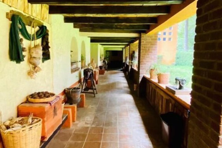 Ballroom/Hall 7 of 13