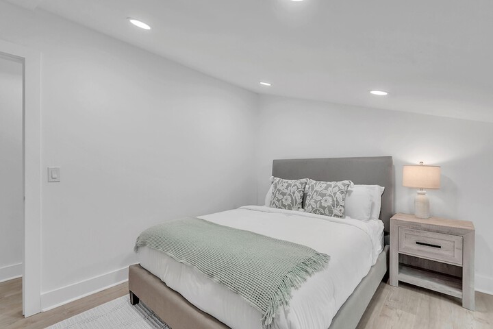 Room 46 of 191