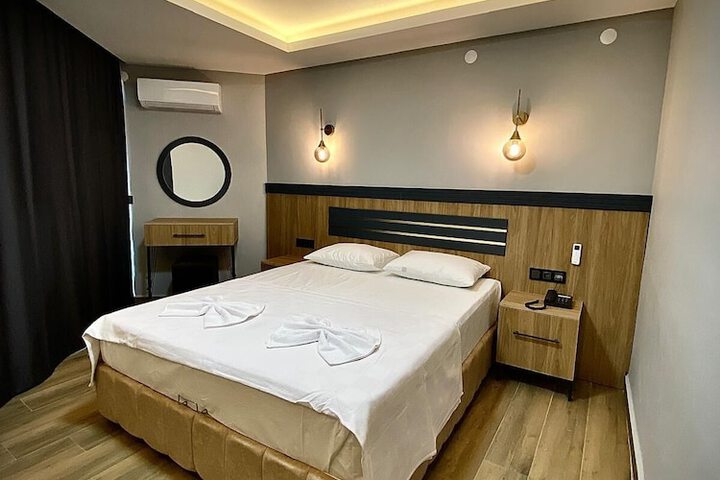 Room 4 of 18