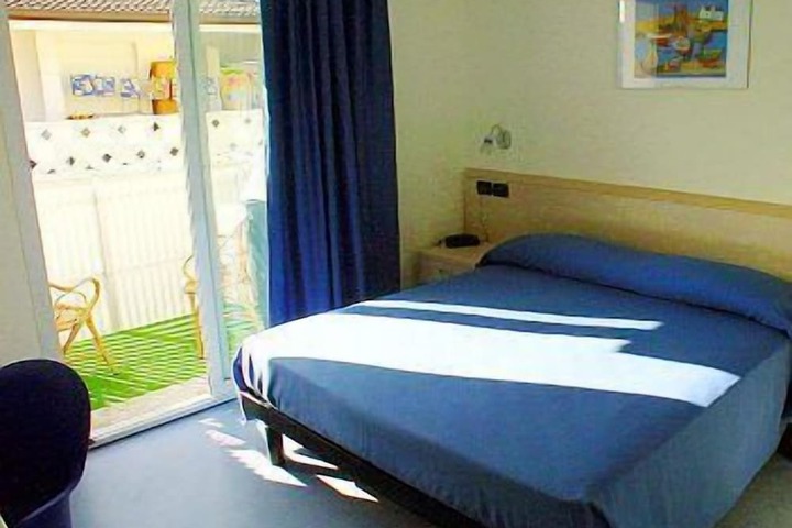 Room 8 of 33
