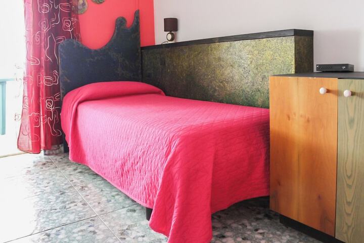 Room 14 of 28