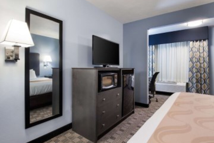 Room 21 of 38