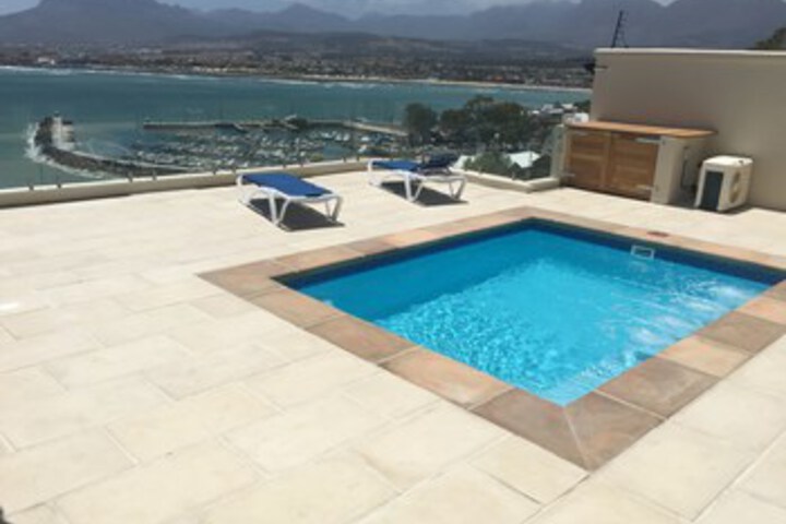 Ocean View Holiday Apartments in Cape Town
