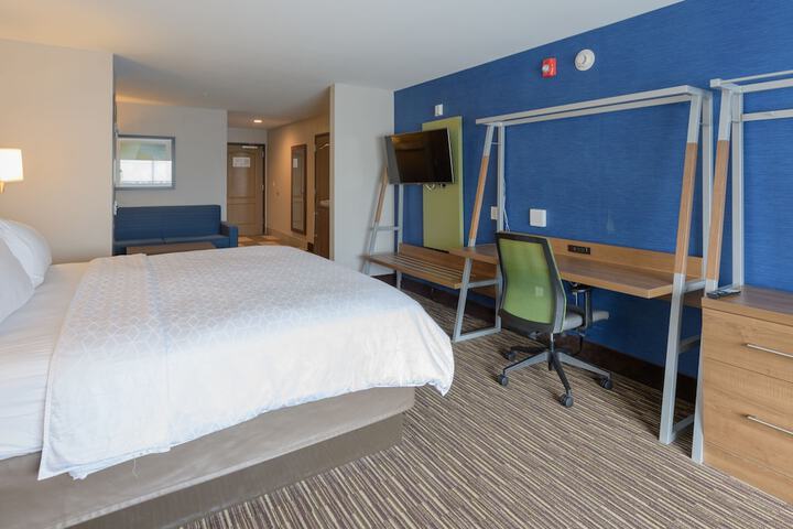 1 King Bed (13 of 16)